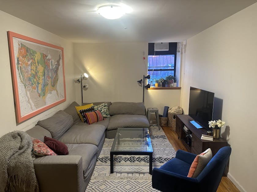 Undermarket Cobble Hill 1BR for Sublet (Dates Flexible) King Bed